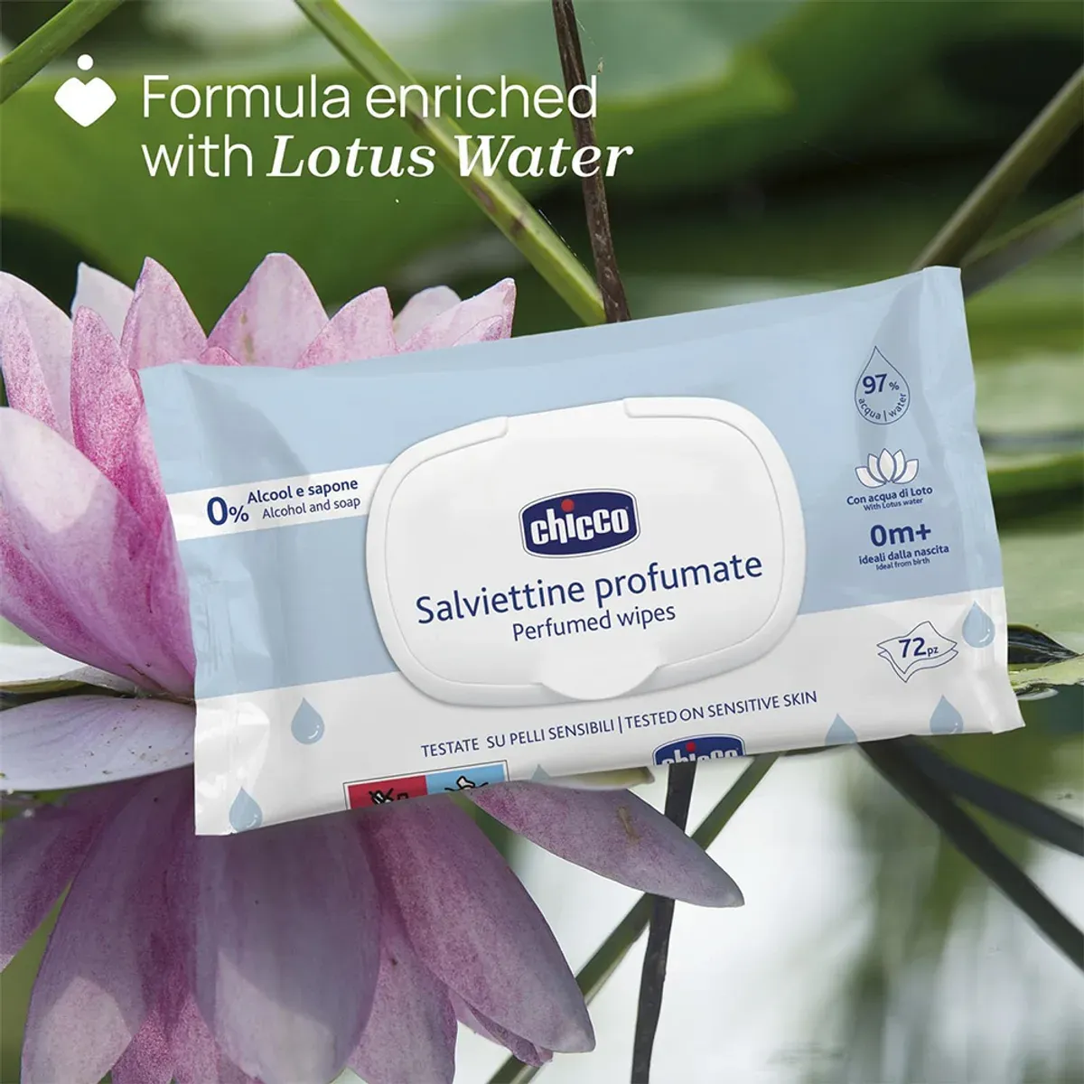 بسته‌ی دستمال مرطوب Perfumed Wipes چیکو کنار گل لوتوس با نوشته‌ی انگلیسی درباره‌ی آب لوتوس